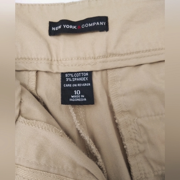 New York & Company Khaki Bermuda stretch flat front shorts size 10 - Picture 5 of 6